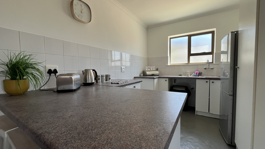 To Let 5 Bedroom Property for Rent in Table View Western Cape